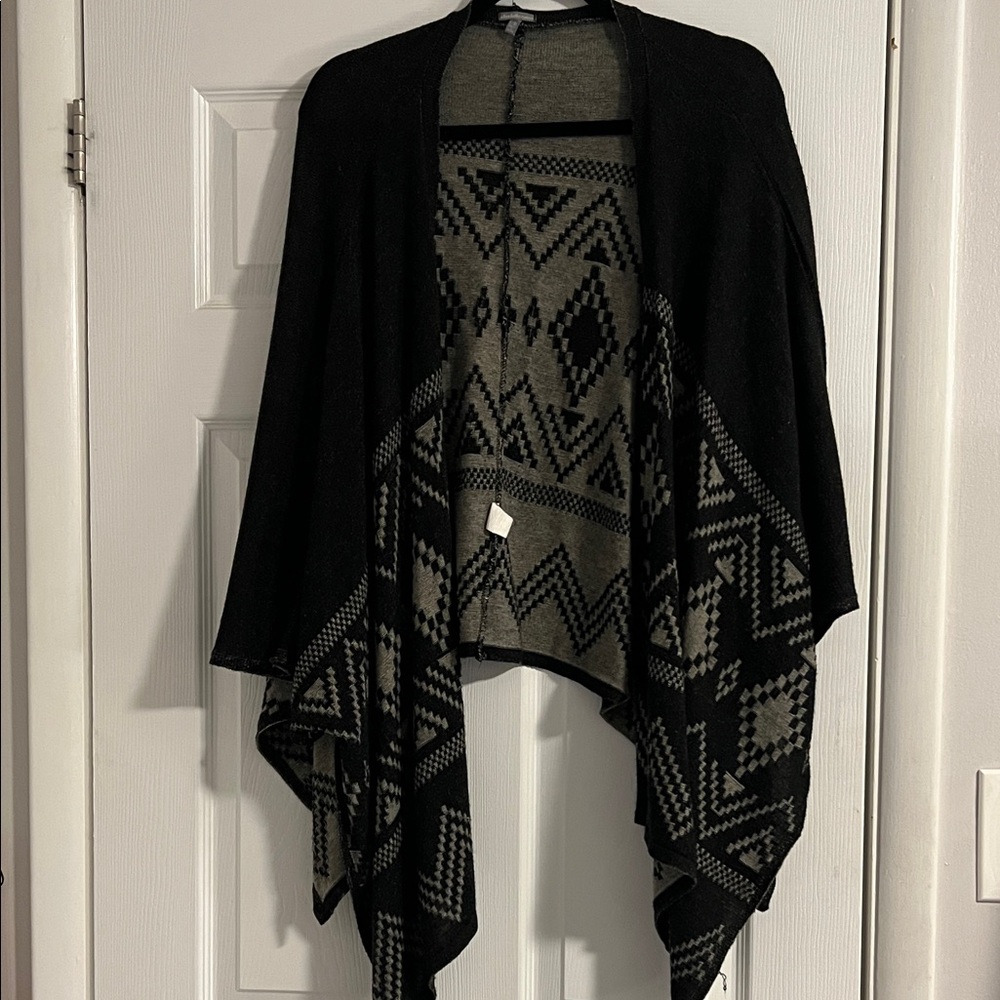 Charlotte Russe Black and Gray Geometric Poncho